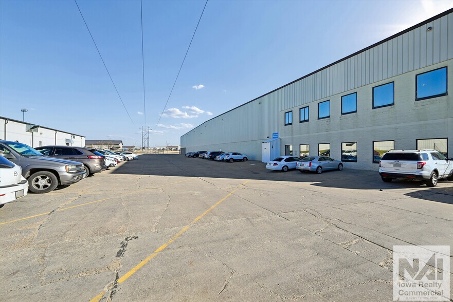 More Photos Of 4600-5000 20th Ave SW, Cedar Rapids Warehouse For Lease