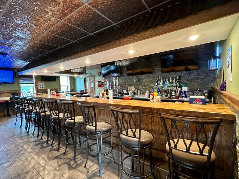 More Photos Of 324 W Broadway Ave, Fulton Storefront Retail Residential For Sale