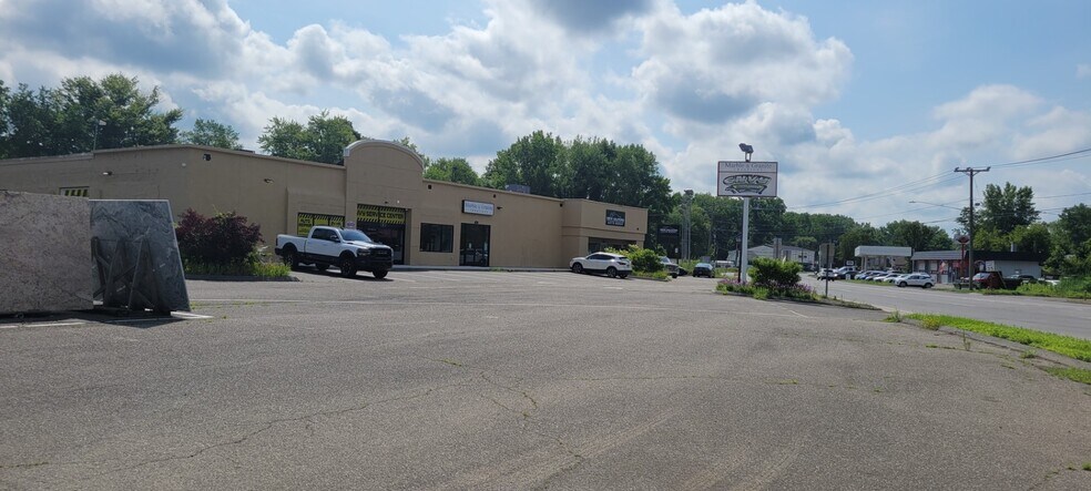 More Photos Of 5 Danbury Rd, New Milford Storefront Retail Office For Sale