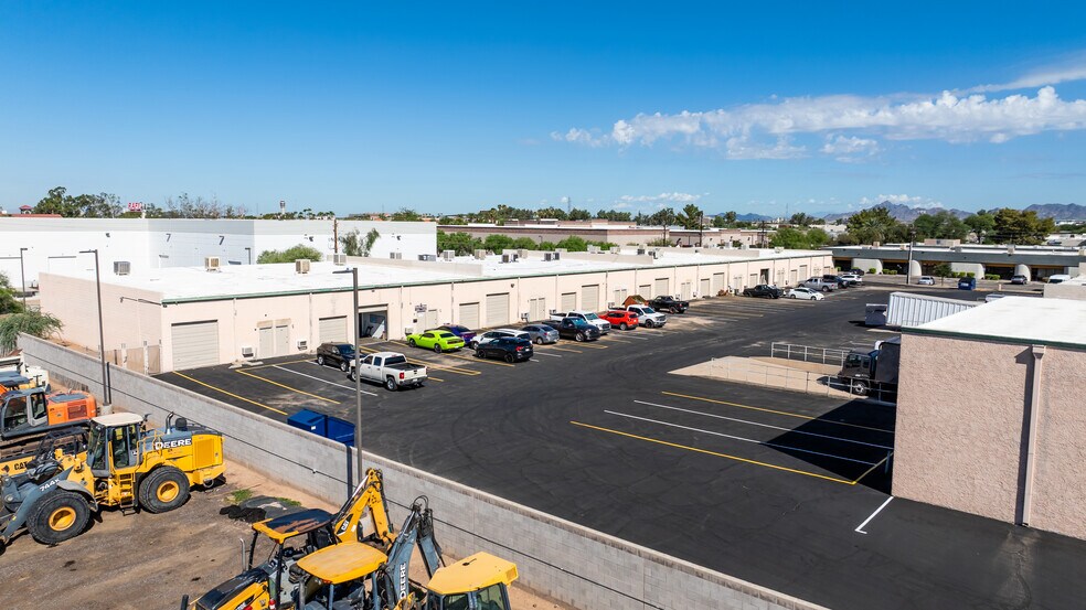 More Photos Of 910 S Hohokam Dr, Tempe Warehouse For Lease