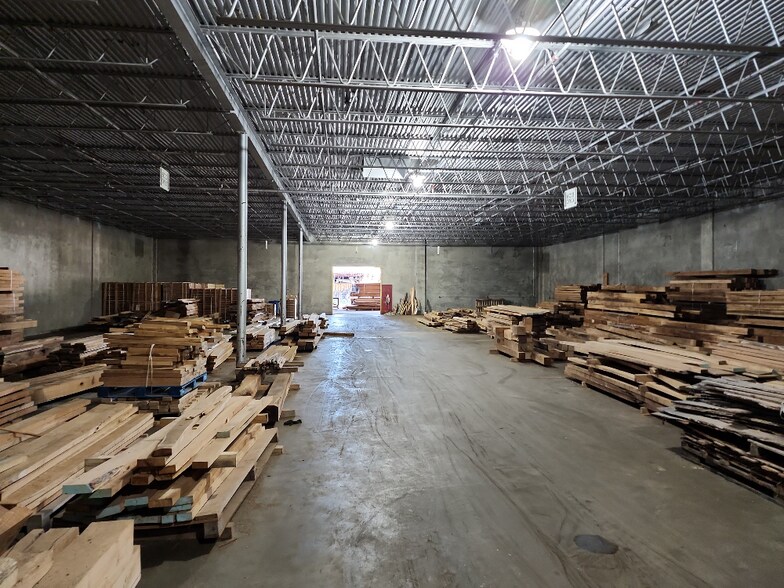 More Photos Of 866 River Rd, Valley Manufacturing For Sale