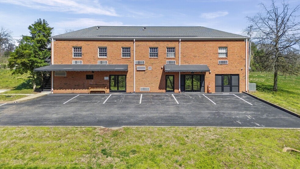 More Photos Of 507 New Highway 96 W, Franklin Medical For Sale