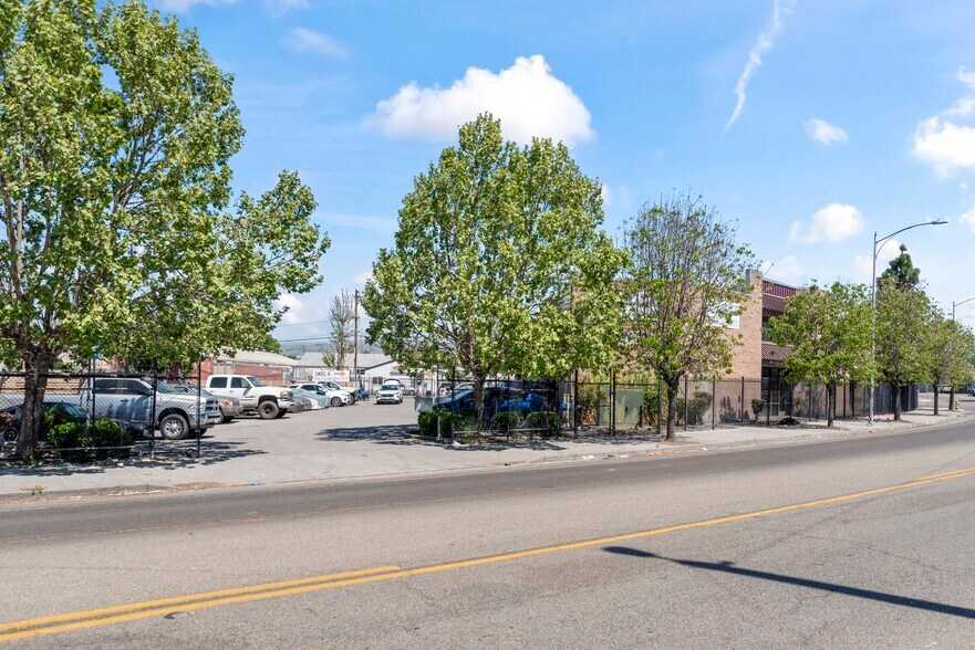 More Photos Of 1124 Old Bayshore Hwy, San Jose Service For Sale