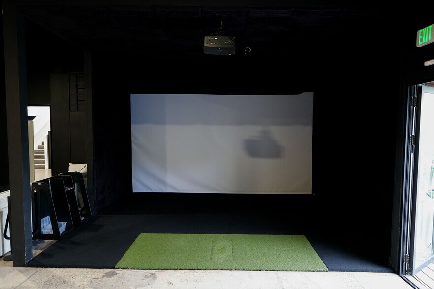 More Photos Of 7 Studebaker, Irvine Light Distribution For Lease