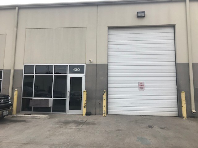 More Photos Of 307 N Rogers Rd, Irving Warehouse For Lease
