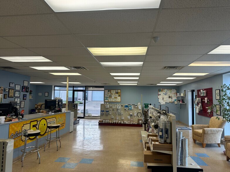 More Photos Of 5612 S 49th St, Lincoln Flex For Sale