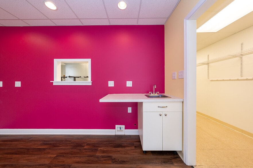 More Photos Of 101 Elm Ave, Louisa General Retail For Lease