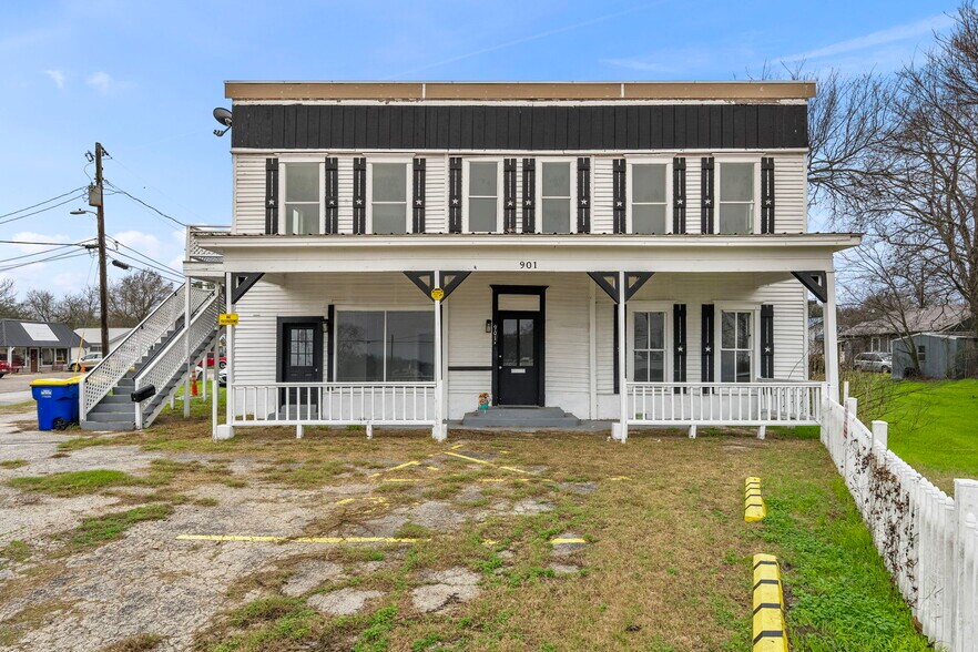 More Photos Of 901 N Saint Joseph St, Gonzales Office For Sale