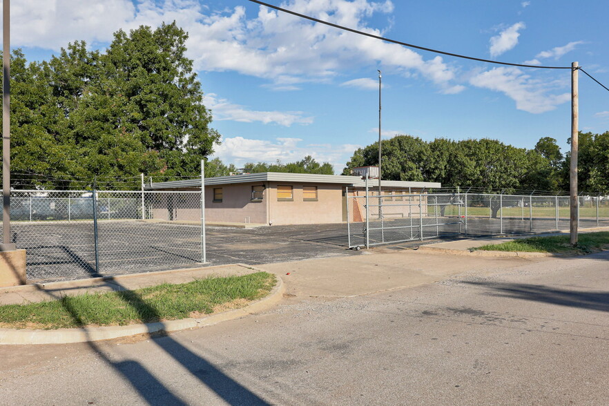 Primary Photo Of 1404 NW 1st St, Oklahoma City Office For Sale