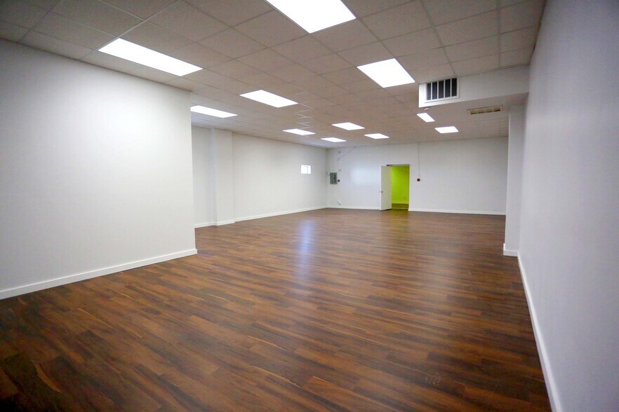 More Photos Of 380 Mclean Blvd, Paterson Freestanding For Lease