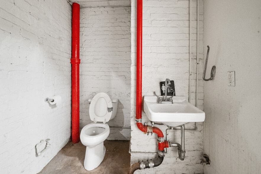 More Photos Of 327 Douglass St, Brooklyn Storefront For Lease