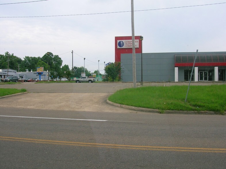 Primary Photo Of 2315-2319 Texas Blvd, Texarkana Storefront For Sale