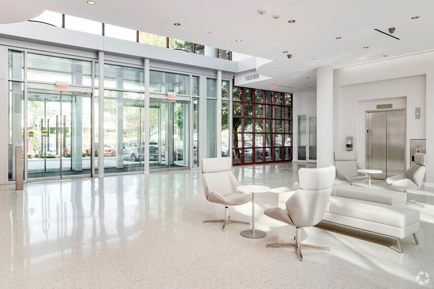 More Photos Of 381 Elden St, Herndon Office For Sale