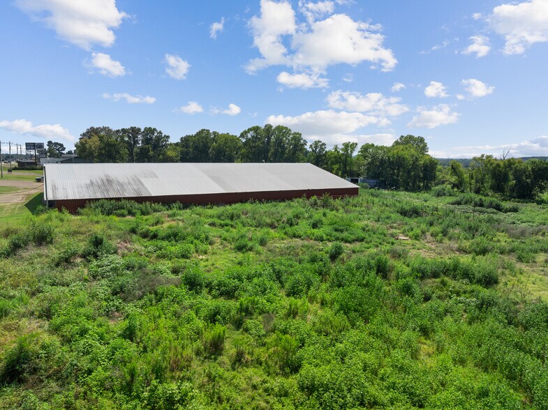 More Photos Of 605 NE Lincoln Rd, Idabel Industrial For Sale