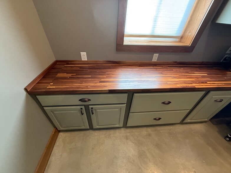 More Photos Of 805 Atlantic Ave, Franklin Light Manufacturing For Sale