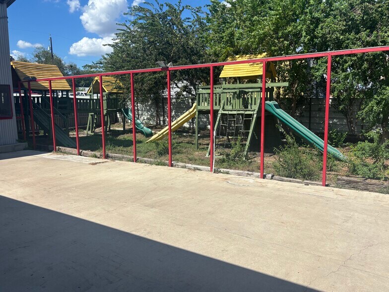 More Photos Of 13525 Wetmore Rd, San Antonio Restaurant For Lease