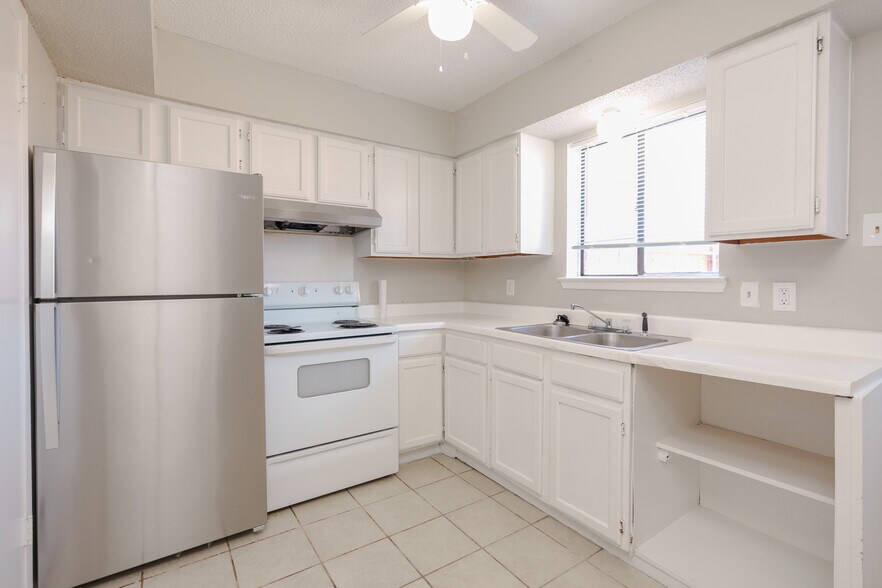 More Photos Of 2813 Wimbledon Ct, Garland Apartments For Sale