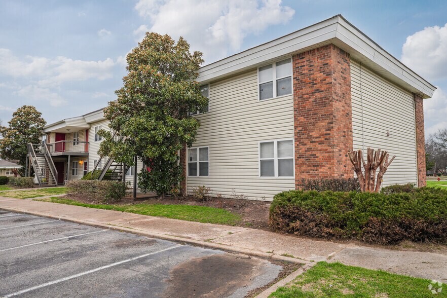 Primary Photo Of 1501 E Reed Rd, Greenville Apartments For Sale