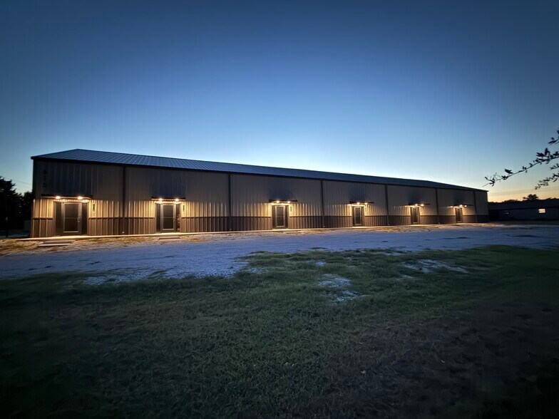 More Photos Of 615 FM 371, Gainesville Showroom For Sale