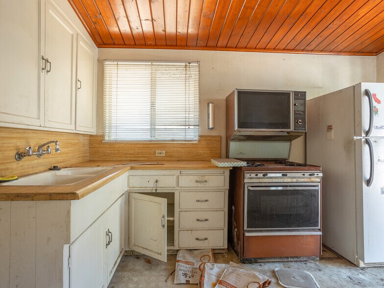 More Photos Of 14301 Roscoe Blvd, Panorama City Land For Sale