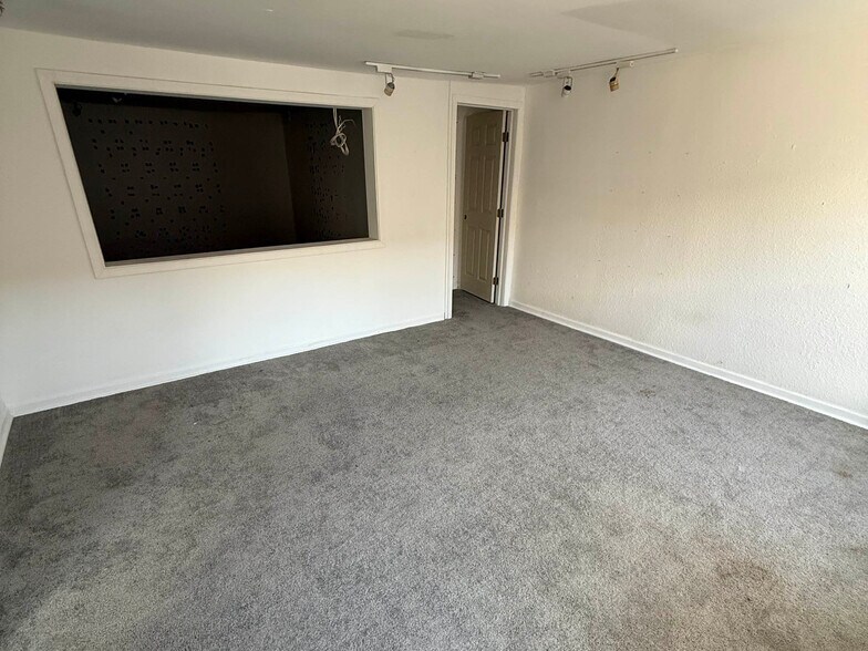 More Photos Of 893-895 N Howard St, Baltimore Storefront For Sale