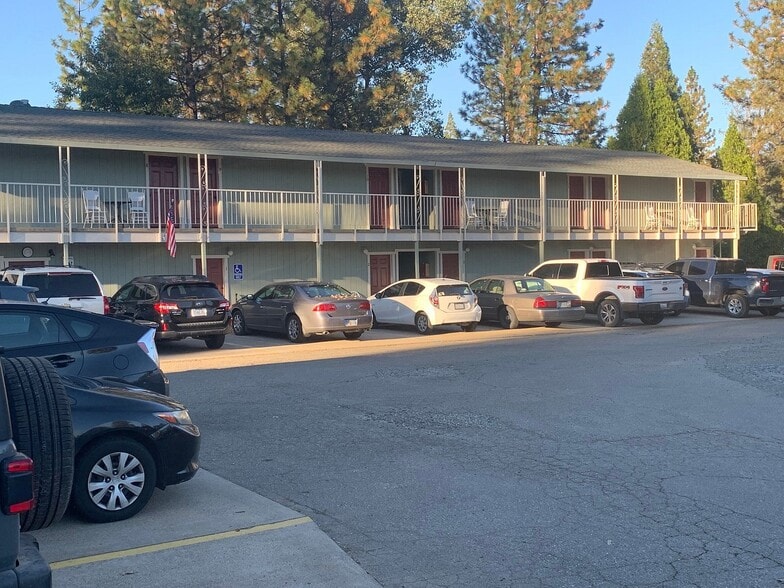 Primary Photo Of 8592 La Porte Rd, Brownsville Hotel For Sale