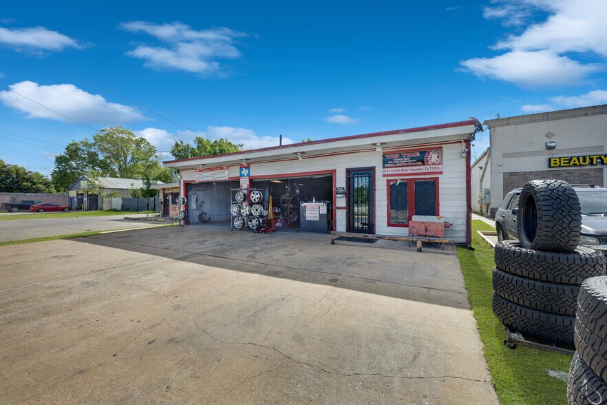 More Photos Of 9121 Cullen Blvd, Houston Auto Repair For Sale