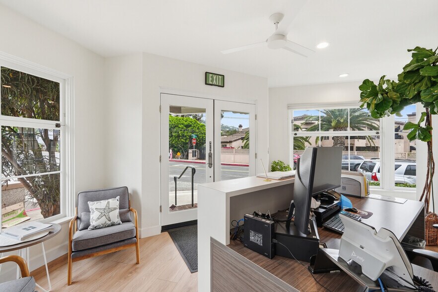 More Photos Of 1495 Glenneyre St, Laguna Beach Freestanding For Lease