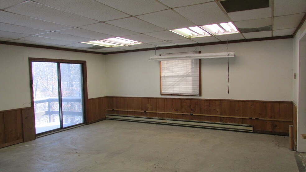 More Photos Of 15650 S Madison Rd, Middlefield Manufacturing For Lease