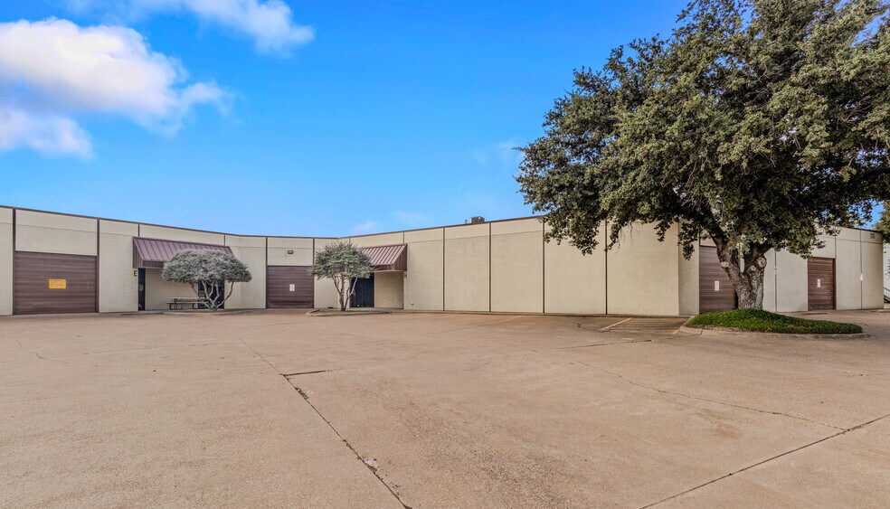 More Photos Of 1315 Colony Ct, Haltom City Distribution For Lease