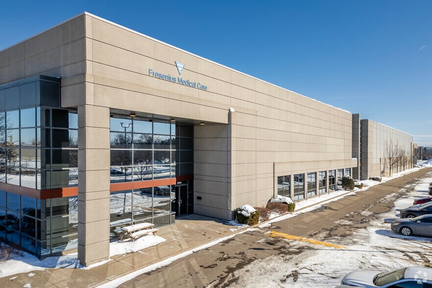 More Photos Of 1600-1660 Av 32e, Montréal Warehouse For Lease