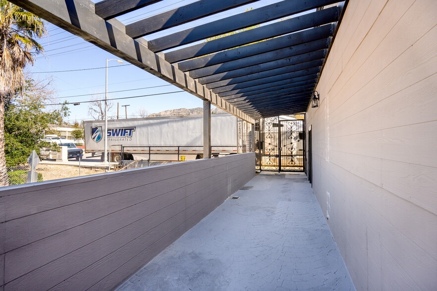 More Photos Of 6500 Foothill Blvd, Tujunga Restaurant For Sale