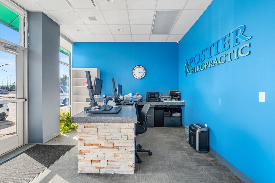 More Photos Of 809 N 3rd St, Manhattan Storefront Retail Office For Lease