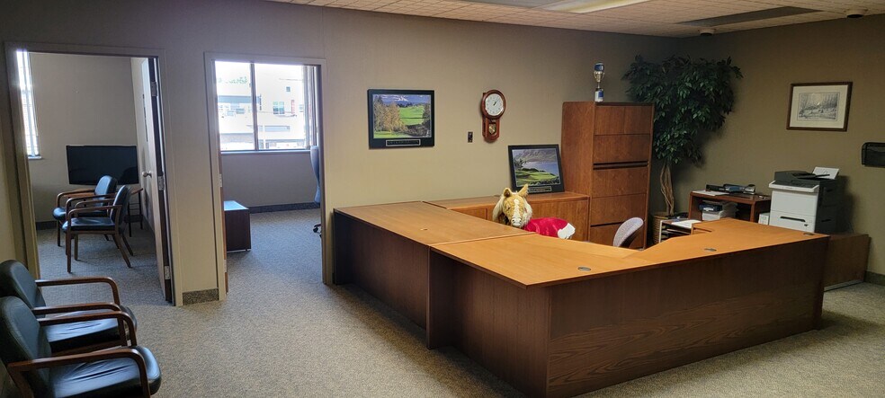 More Photos Of 18 Sydenham St E, Aylmer Office For Lease