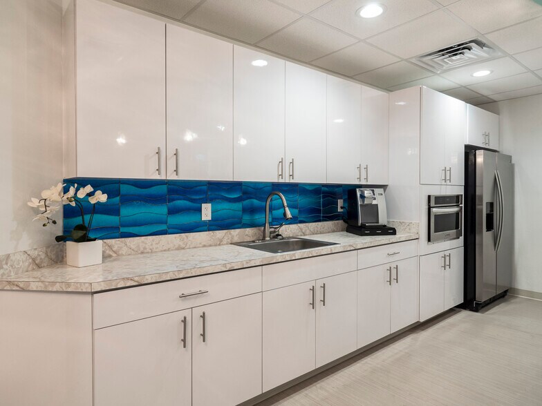 More Photos Of 7020 Nw 11th Pl, Gainesville Office For Sale