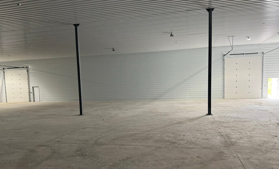 More Photos Of 4657 S Limit Ave, Sedalia Warehouse For Lease