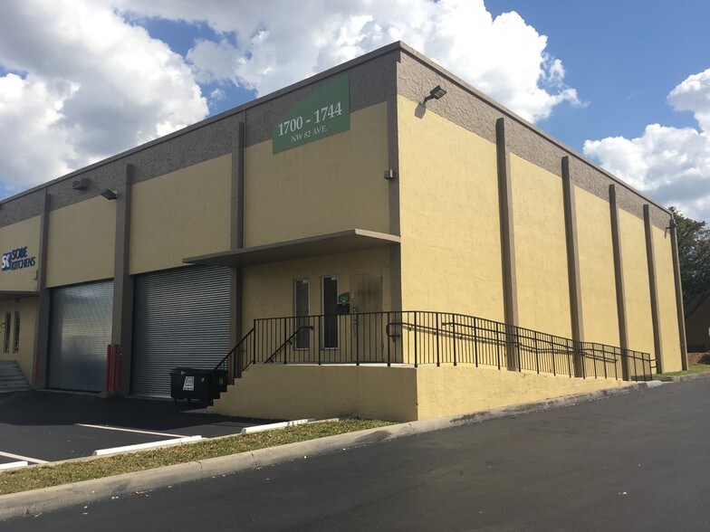 More Photos Of 1700-1744 NW 82nd Ave, Doral Warehouse For Lease
