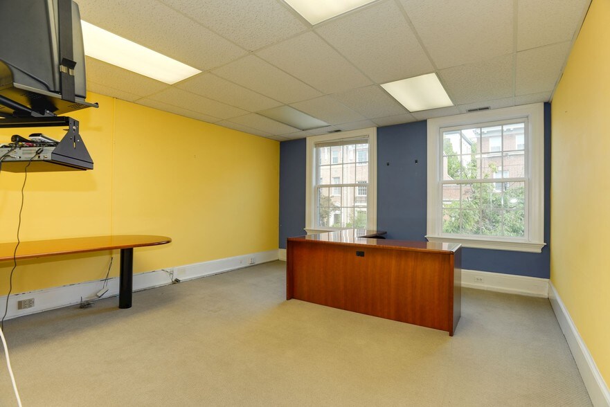 More Photos Of 2118 Leroy Pl NW, Washington Office For Sale