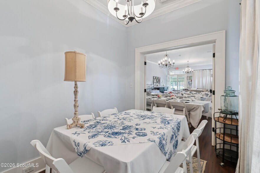More Photos Of 1908 Gloucester St, Brunswick Restaurant For Sale