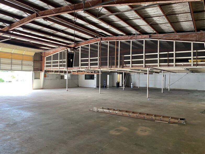 More Photos Of 1266 28th Ave, Bradenton Warehouse For Lease