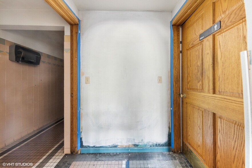 More Photos Of 835 S River St, Aurora Restaurant For Sale