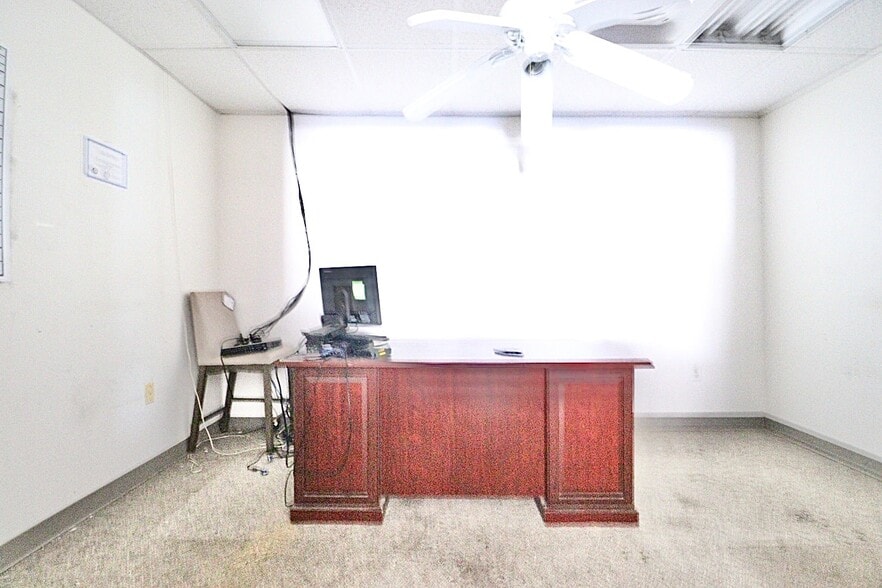 More Photos Of 1450 W Marion Ave, Lake Park Freestanding For Lease