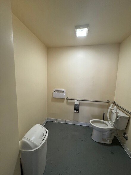 More Photos Of 13920 Foothill Blvd, Sylmar Storefront Retail Office For Lease