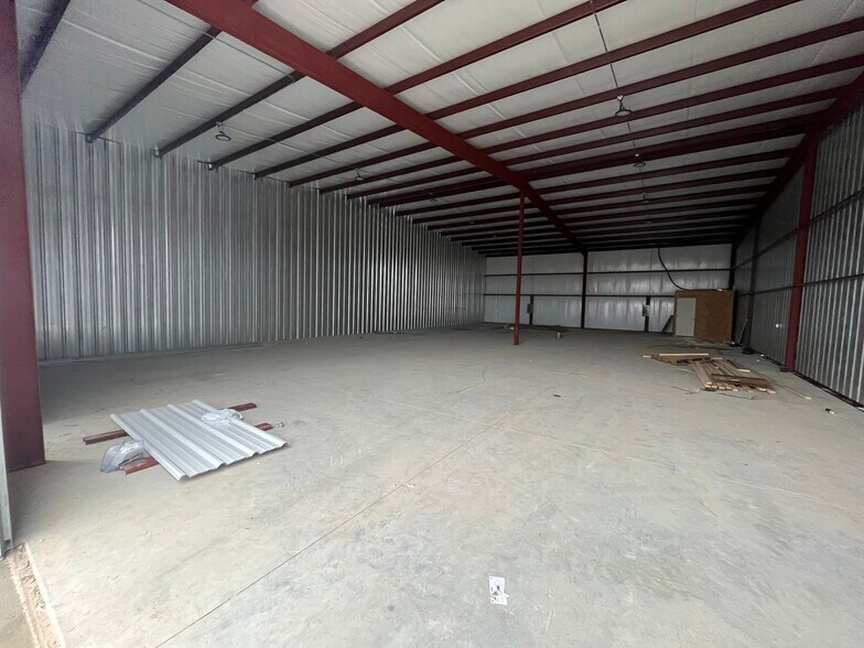 More Photos Of 7402 & 7406 Mansfield Hwy, Kennedale Light Distribution For Lease