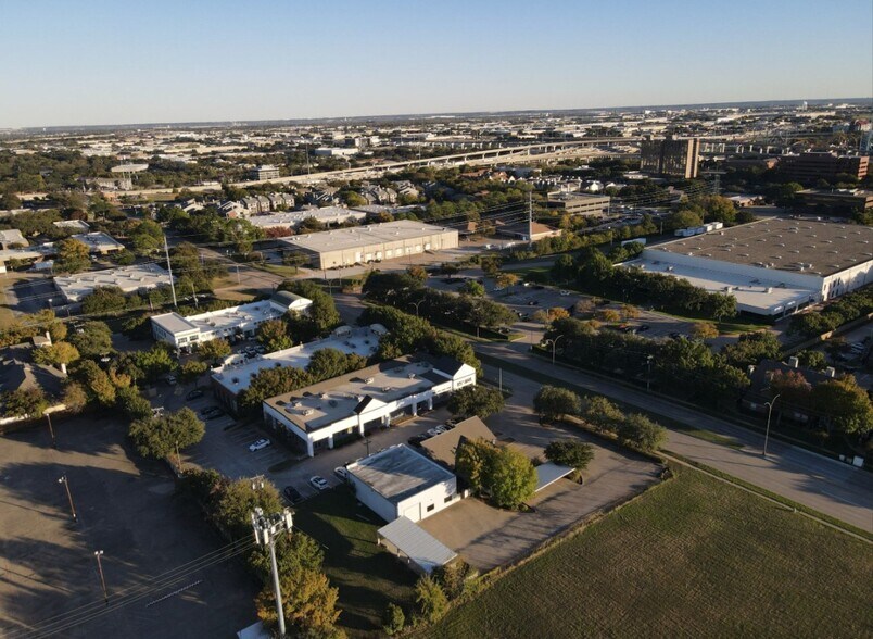 More Photos Of 2221 Avenue J, Arlington Showroom For Lease