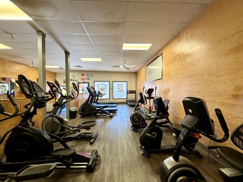 More Photos Of 213 W Hobsonway, Blythe Office Residential For Sale