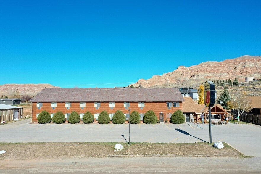 More Photos Of 1412 Warm Springs Dr, Dubois Hotel For Sale
