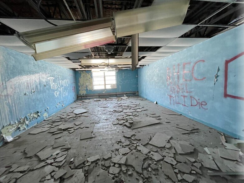 More Photos Of 335 W 14th St, Anderson Religious Facility For Sale