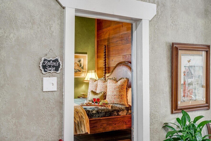 More Photos Of 1092 W Tarleton St, Stephenville Hospitality For Sale