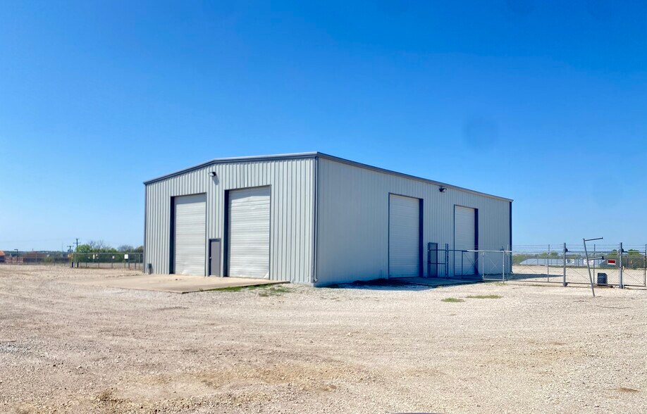 More Photos Of 1401 E Highway 82, Gainesville Industrial For Lease